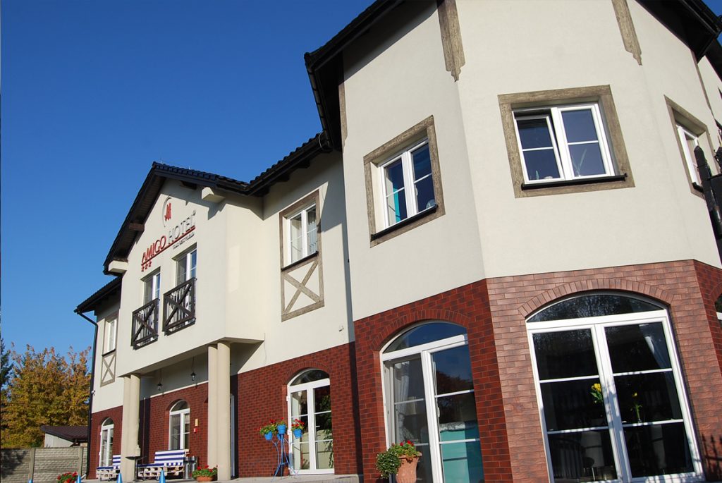 Amigo hotel - zbliżenie z zewnątrz